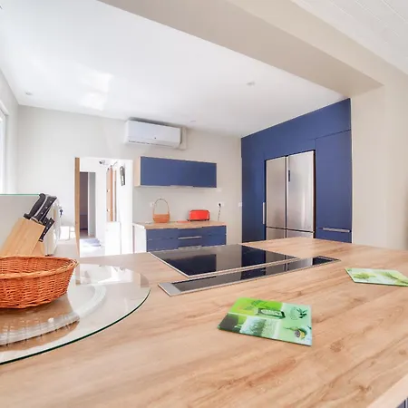 Piscine & Acces A La Reserve De La Belle-henriette Holiday home *