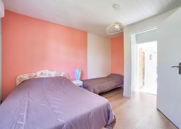 Piscine&accès à La Réserve De La Belle-henriette *