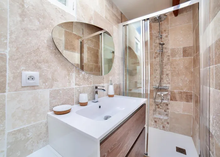 Piscine&accès à La Réserve De La Belle-henriette